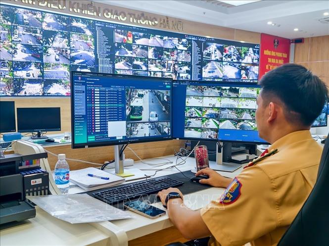 Hình ảnh do UAV ghi nhận được truyền về Trung tâm Thông tin chỉ huy, phục vụ phát hiện, xử lý vi phạm và điều tiết giao thông. (Ảnh: Trung Nguyên/TTXVN)